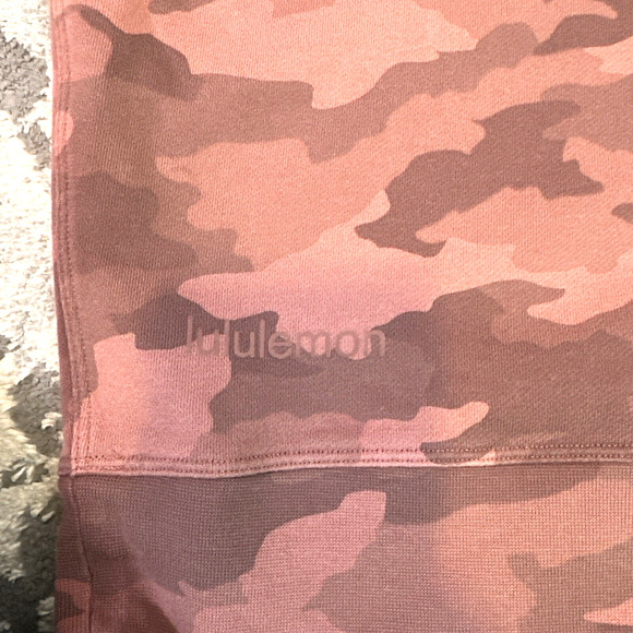 Lululemon Perfectly Oversized Crew‎ Neck Sweatshirt Camouflage Rose Camo Size 2 - Picture 2 of 7